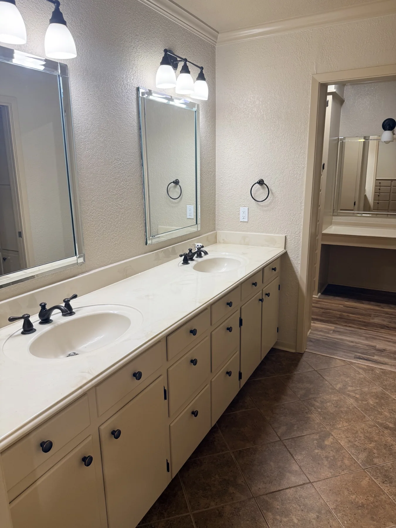 Primary Bathroom at 2509 Hutchins